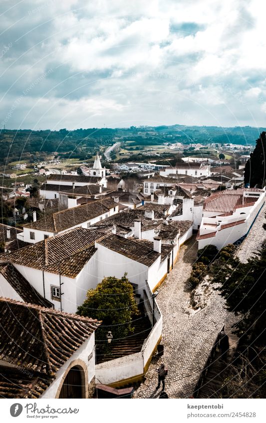 Über dem historischen Obidos Freizeit & Hobby Ferien & Urlaub & Reisen Tourismus Ausflug Sightseeing Städtereise 1 Mensch Wolken Sonne Portugal Europa Dorf