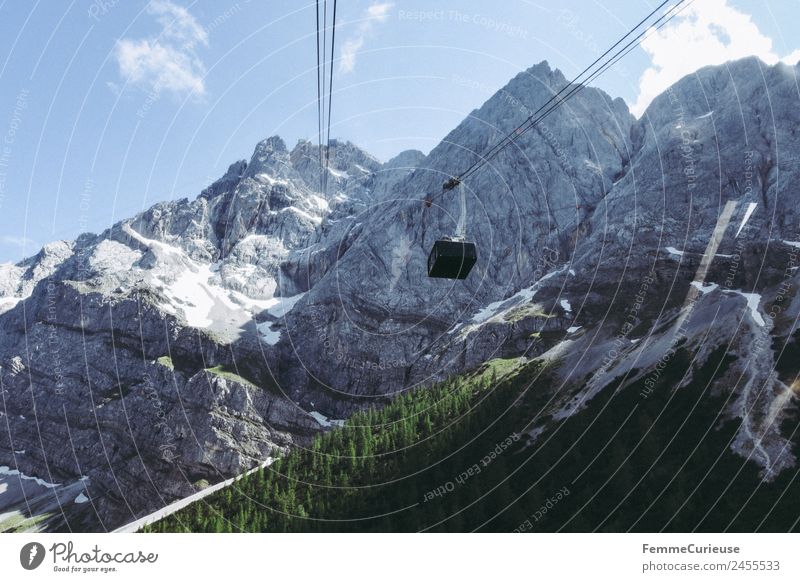 Gondola in the alps Natur Abenteuer Seilbahn Gondellift Riesenrad Alpen Berge u. Gebirge Reisefotografie Nadelwald Nadelbaum Farbfoto Tag Zentralperspektive