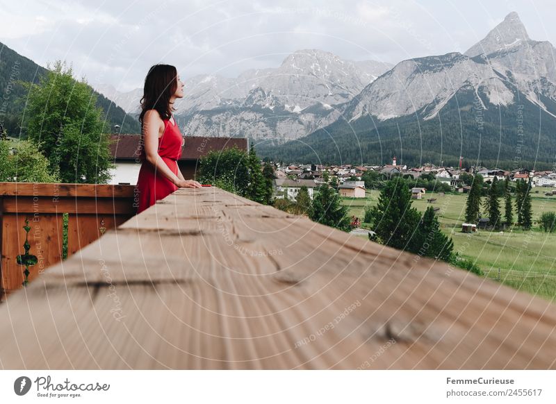 Young woman on the balcony who enjoys the view of the mountains feminin Junge Frau Jugendliche Erwachsene 1 Mensch 18-30 Jahre 30-45 Jahre Natur Landschaft