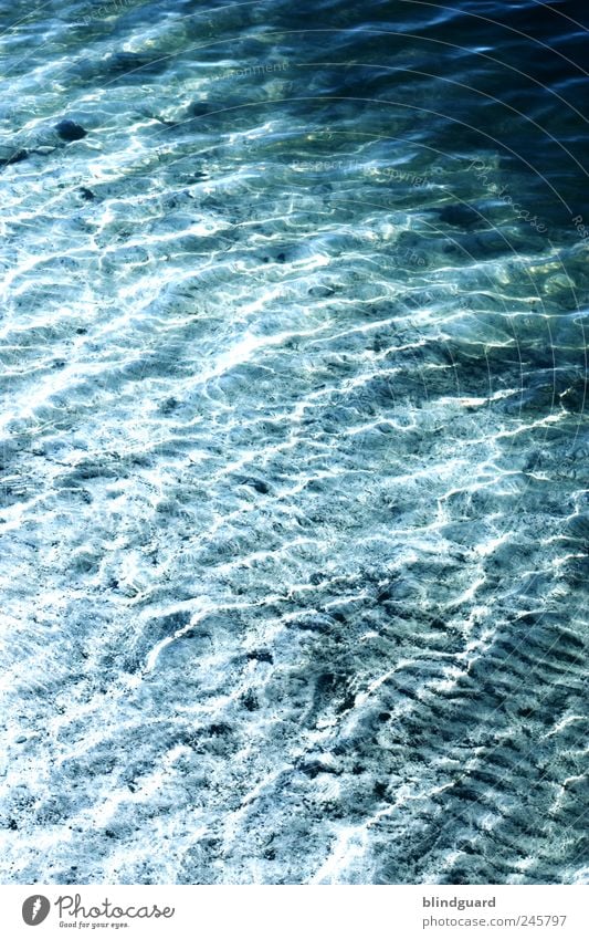 Some Kind Of Wonderful Natur Wasser Schönes Wetter Küste Seeufer Flussufer Meer Teich Bewegung Flüssigkeit nass blau schwarz weiß Wellen Strukturen & Formen