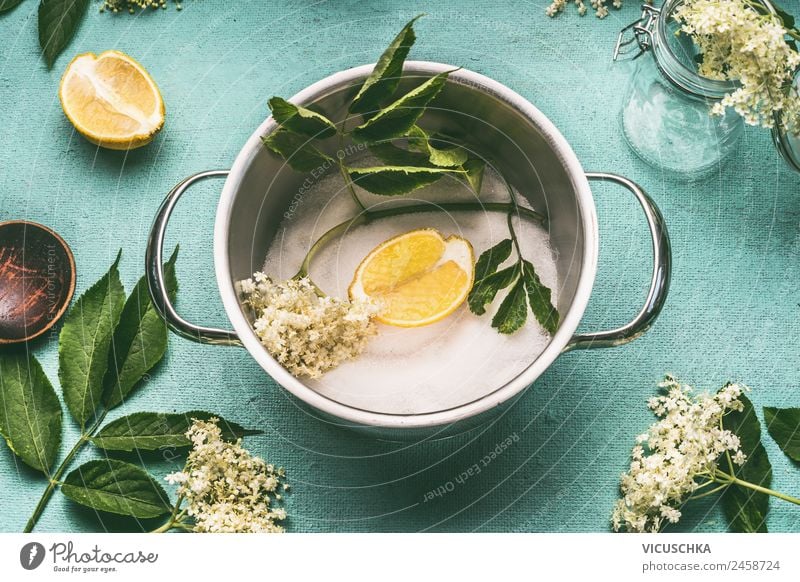 Topf mit Holunderblüten, Zucker und Zitrone Lebensmittel Ernährung Getränk Saft Geschirr Design Gesundheit Gesunde Ernährung Sommer Häusliches Leben Natur gelb
