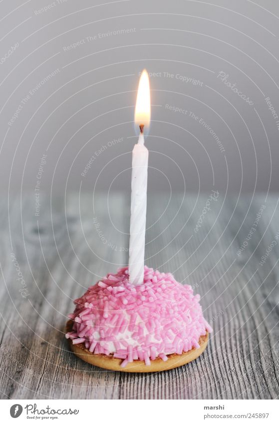 Alles Gute... Dessert Süßwaren Ernährung süß rosa Geburtstagstorte Geburtstagsgeschenk Geburtstagswunsch Kerze Keks Streusel klein Überraschung Feuer Flamme