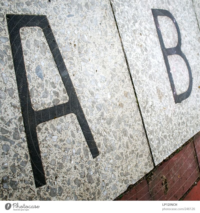 A B Hamburg Stein Backstein Schriftzeichen Beginn alphabetisch Buchstaben AB anrufbeantworter Bodenbelag Wort Farbfoto Außenaufnahme Tag