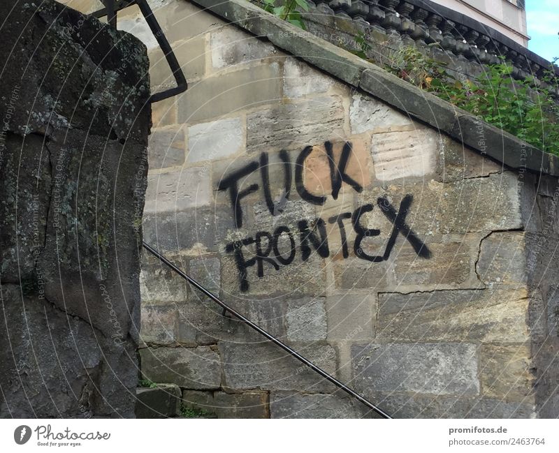 Graffiti "Fuck Frontex" Kunst Kunstwerk Stein Beton Schriftzeichen Menschlichkeit Solidarität Hilfsbereitschaft trösten dankbar Wut Ärger gereizt Feindseligkeit