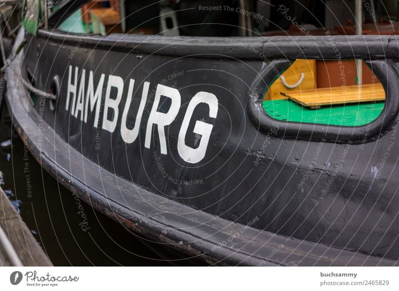 Nahaufnahme von einem Schiff mit dem Namen der Hansestadt Hamburg Hamburger Hafen Schifffahrt Schiffsrumpf transport Handel typisch reisen Stadt Urlaub