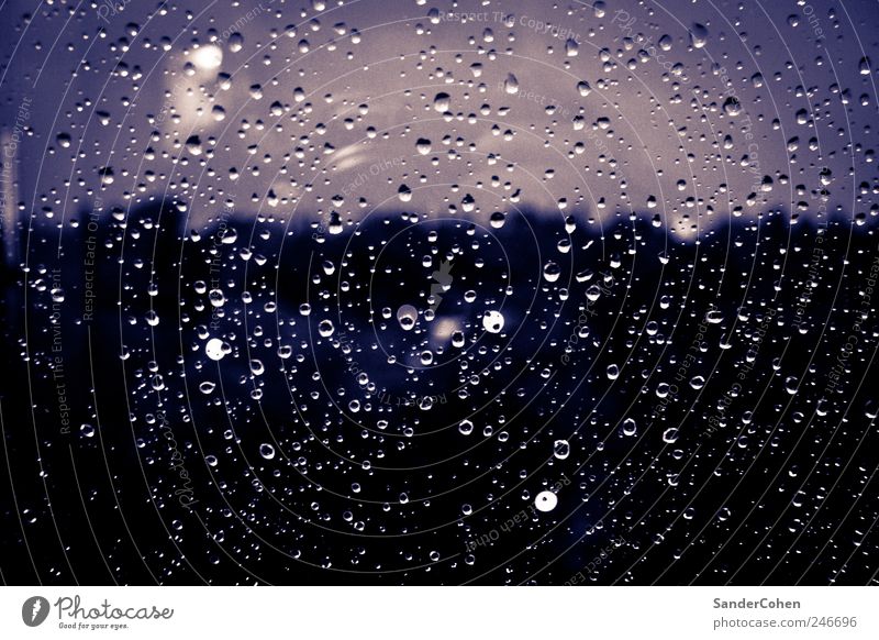 Wetter zum drinbleiben Wasser Wassertropfen Himmel schlechtes Wetter Regen Langeweile Trauer Frustration kalt Farbfoto Innenaufnahme Experiment