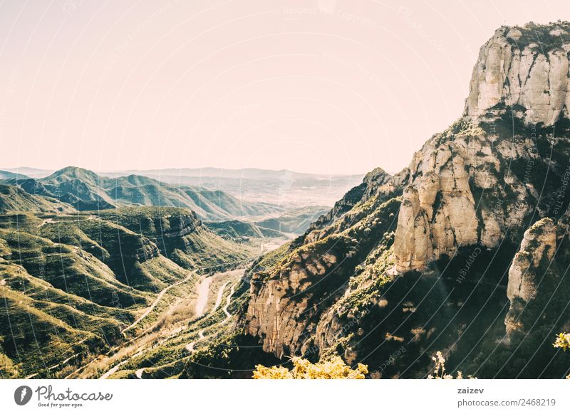 Landschaft mit Blick vom Montserrat in Barcelona schön Ferien & Urlaub & Reisen Tourismus Berge u. Gebirge Umwelt Natur Wald Hügel Felsen Schlucht Stein