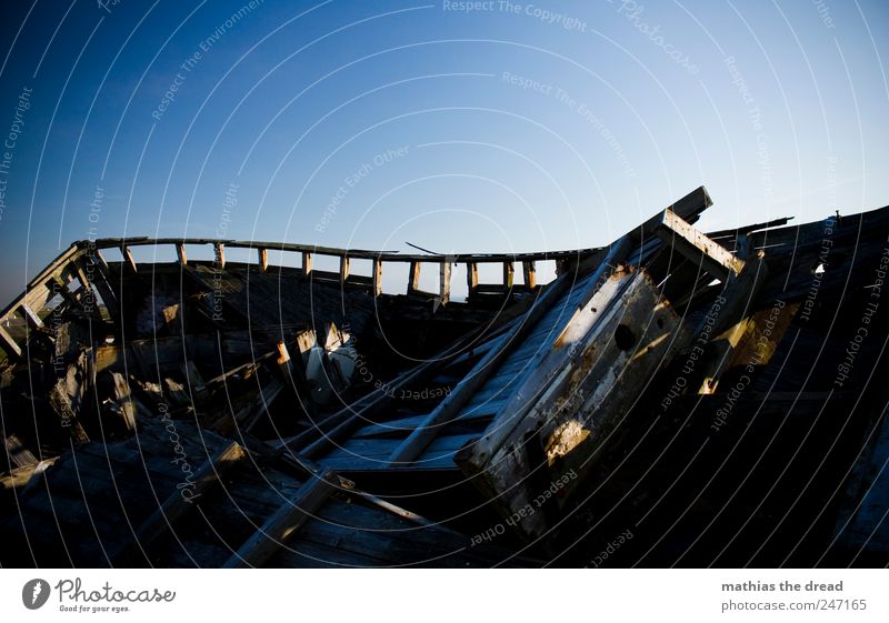 DÄNEMARK - XXIV Luft Wasser nur Himmel Sommer Schönes Wetter Schifffahrt Bootsfahrt Fischerboot Holz alt ästhetisch außergewöhnlich dunkel gruselig historisch