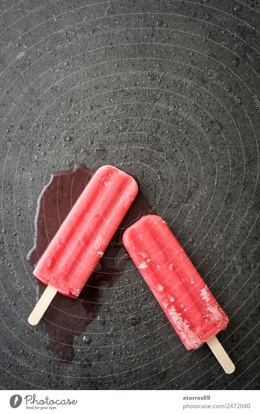 Erdbeer-Popsicles Lebensmittel Milcherzeugnisse Frucht Dessert Speiseeis Süßwaren Stieleis Ferien & Urlaub & Reisen Sommer Sommerurlaub kalt süß rosa rot