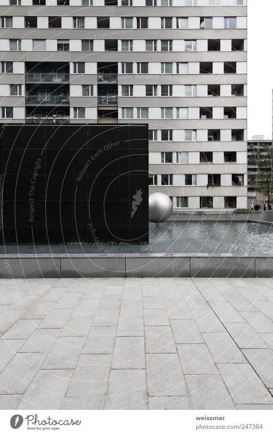 wohn monoton Wien Österreich Europa Stadt Hauptstadt Stadtrand bevölkert Haus Hochhaus Gebäude Mauer Wand Fassade Fenster kalt blau grau schwarz silber