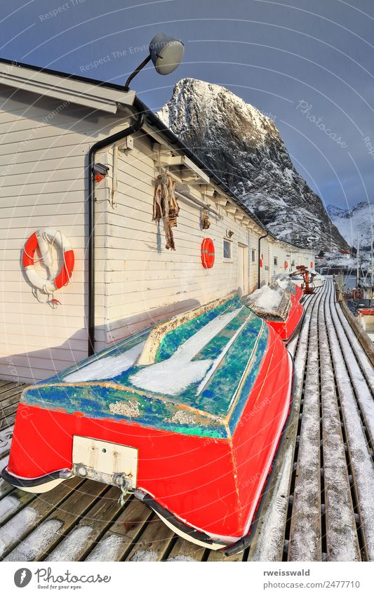 Kleine Fischerboote auf dem hölzernen Pier. Hamnoy-Lofoten-Norwegen-0230 Meeresfrüchte Freizeit & Hobby Angeln Ferien & Urlaub & Reisen Tourismus Ausflug
