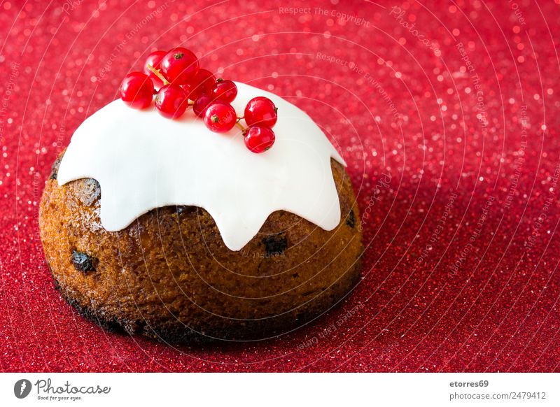 Weihnachtspudding auf rotem Hintergrund Pudding Weihnachten & Advent Lebensmittel Gesunde Ernährung Foodfotografie Dessert Tradition süß Bonbon gebastelt