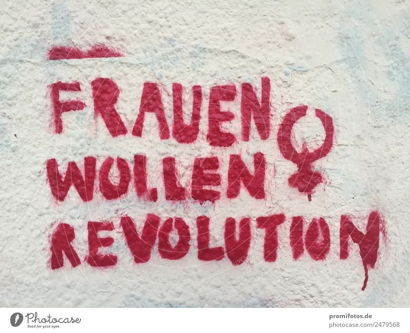 Graffiti: '"Frauen wollen Revolution" Kunst Kultur Jugendkultur Subkultur Mauer Wand Erfolg Zusammensein trendy positiv rebellisch rot Optimismus Kraft