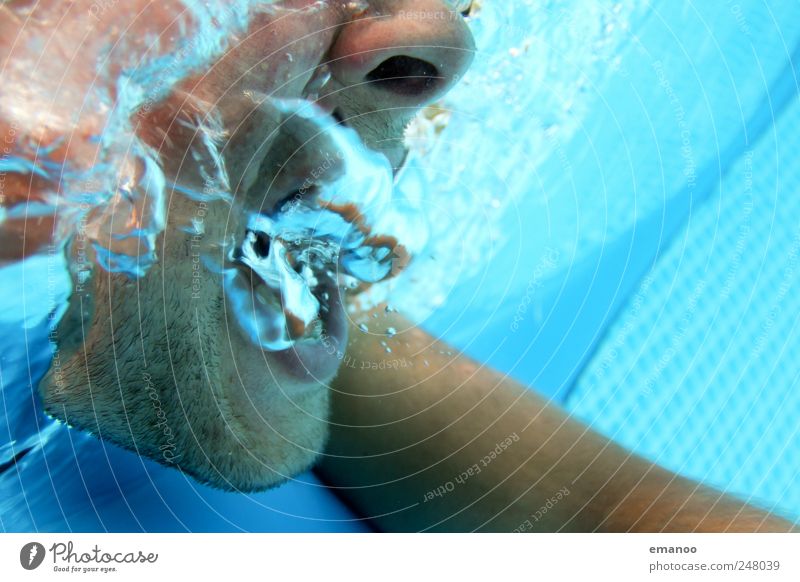 Poolschreier Lifestyle Wassersport Schwimmen & Baden tauchen Mensch maskulin Gesicht Nase Mund 1 Luft Fressen sprechen schreien kalt nass blau Gefühle Angst