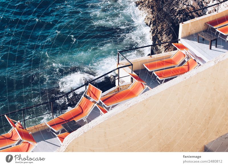 Sonnenbad Lifestyle Schwimmen & Baden Liegestuhl Marseille Provence Mittelmeer Wellen Küste liegen Sonnenlicht orange blau Corniche mediterran