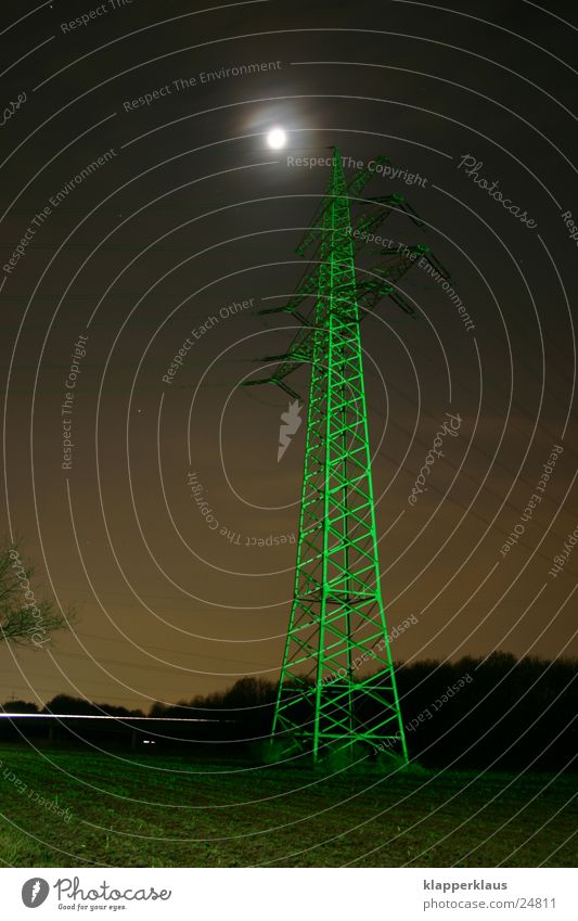 Grüner Strom Strommast grün Nacht Elektrisches Gerät Technik & Technologie Mond Beleuchtung