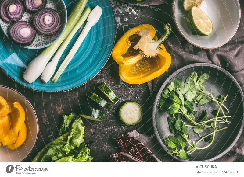 Vegetarisch kochen Lebensmittel Gemüse Salat Salatbeilage Ernährung Bioprodukte Vegetarische Ernährung Diät Geschirr Teller Schalen & Schüsseln Stil Design