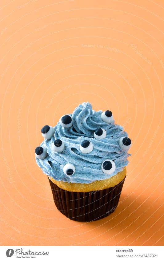 Halloween Cupcake auf orangem Hintergrund Butter Dessert Lebensmittel Gesunde Ernährung Foodfotografie Dekoration & Verzierung Muffin Ferien & Urlaub & Reisen