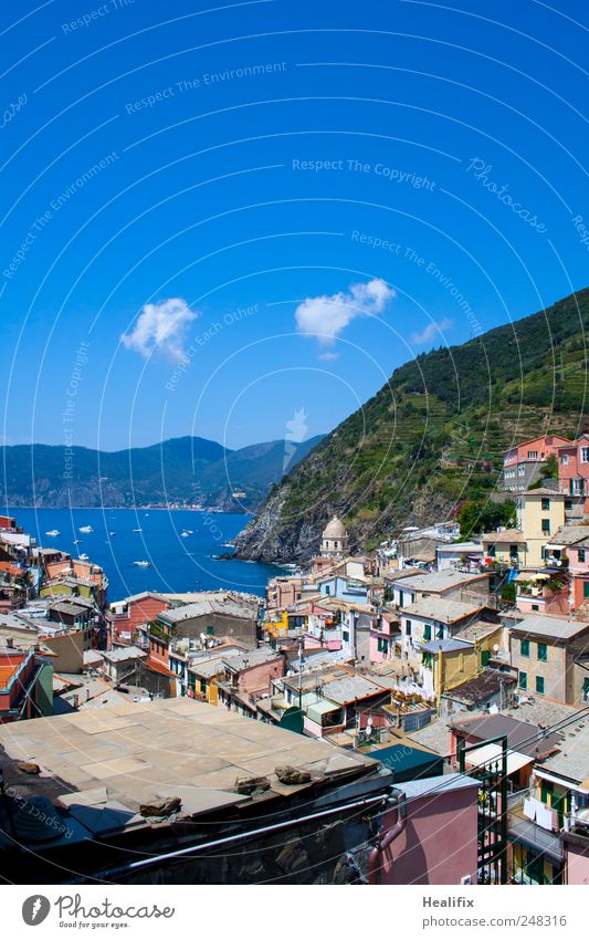 Vernazza II Ferien & Urlaub & Reisen Tourismus Sommerurlaub Umwelt Wasser Himmel Wolken Schönes Wetter Hügel Berge u. Gebirge Küste Meer Mittelmeer Italien Dorf