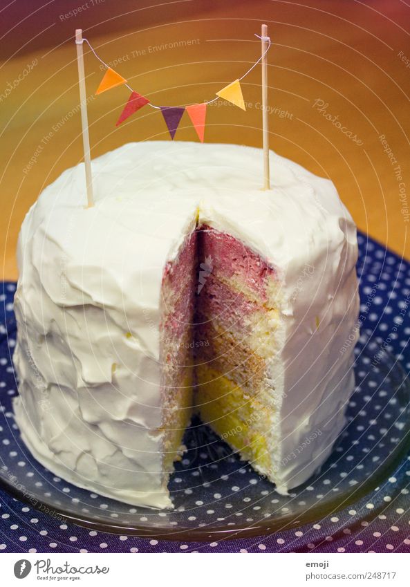 rainbow cake III Kuchen Dessert Festessen lecker regenbogenfarben Torte Geburtstag Geburtstagstorte Kindergeburtstag Fahne Sahne Sahnetorte Farbfoto mehrfarbig