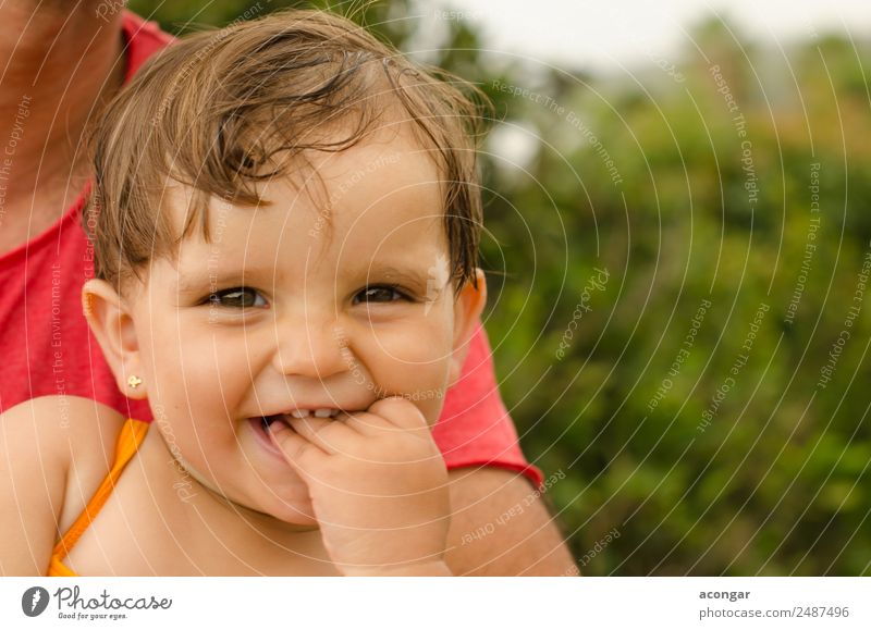 Mädchen Baby lächelnd schön Garten Mensch feminin Kindheit Gesicht 1 0-12 Monate genießen Lächeln lachen Fröhlichkeit frisch Begeisterung niedlich Mund Farbfoto