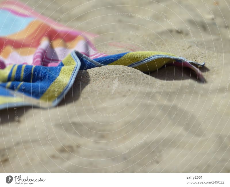 SandStrandBadeUrlaub Ferien & Urlaub & Reisen Tourismus Sommer Sommerurlaub Sonnenbad Meer Schönes Wetter Handtuch Strandtuch Badetuch Schwimmen & Baden