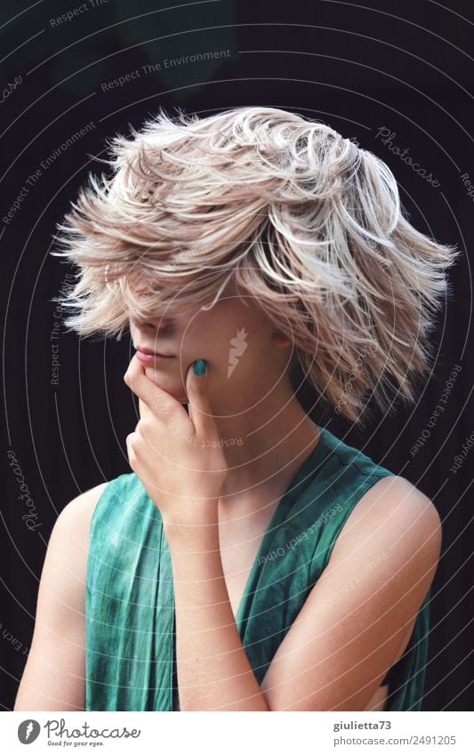 Kurioses | Verrückter Sommer-Haartrend ||| feminin Junge Frau Jugendliche Leben 1 Mensch 13-18 Jahre blond kurzhaarig Perücke trendy einzigartig modern