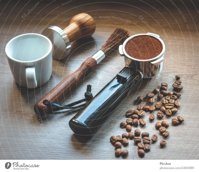 Espresso Lebensmittel Ernährung Kaffeetrinken Italienische Küche Getränk Heißgetränk Becher Kunst braun Kaffeebohnen Farbfoto Innenaufnahme Menschenleer