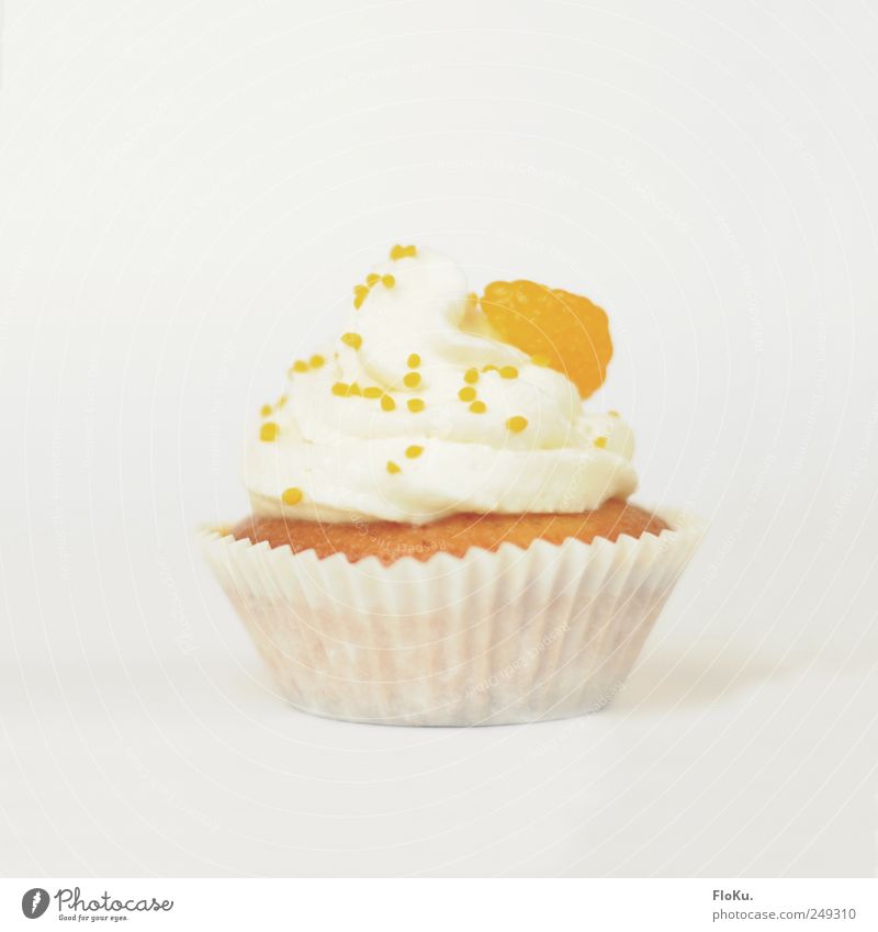 Cake im Cup Lebensmittel Kuchen Dessert Süßwaren Ernährung Kaffeetrinken frisch schön klein lecker süß gelb weiß Glück Muffin orange Mandarine Sahne Törtchen