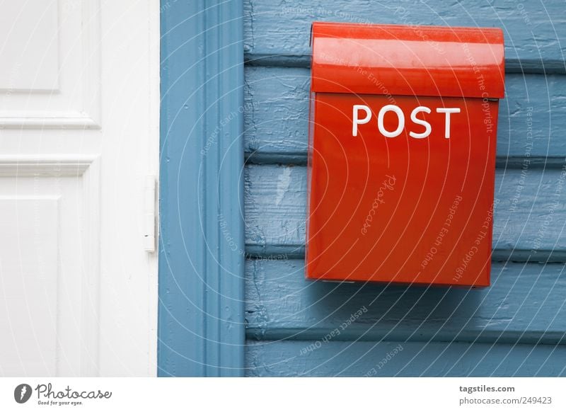 YOU'VE GOT MAIL Post E-Mail Kasten Briefkasten alt Nostalgie antik rot mehrfarbig simpel rein Holzhaus Holzwand Postkarte Norwegen schreiben Kommunizieren