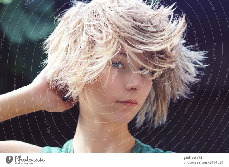 Kurioses | Verrückter Sommer-Haartrend IV feminin Junge Frau Jugendliche Leben Haare & Frisuren 1 Mensch 8-13 Jahre Kind Kindheit 13-18 Jahre blond kurzhaarig