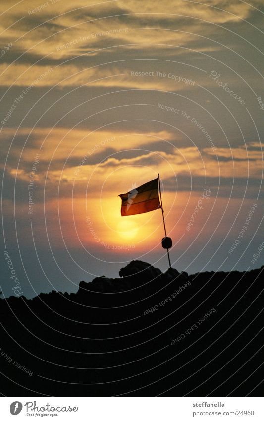 jamaica sunset Sonnenuntergang Stimmung Farbe Abend Abendsonne Abenddämmerung Nationalflagge Textfreiraum oben Vor hellem Hintergrund Silhouette
