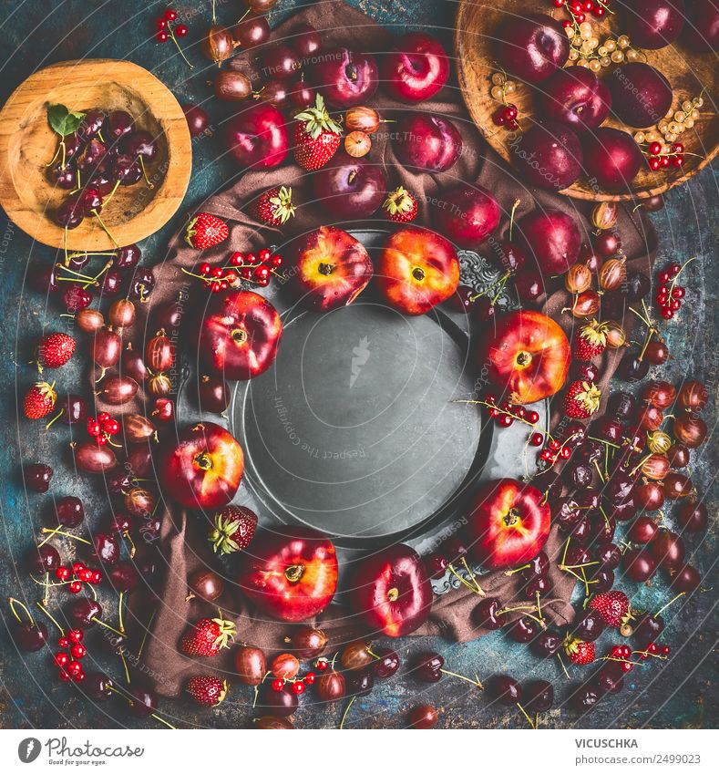 Sommer saisonal Obst und Beeren . Rahmen Lebensmittel Frucht Ernährung Bioprodukte Vegetarische Ernährung Diät Geschirr kaufen Stil Design Gesunde Ernährung