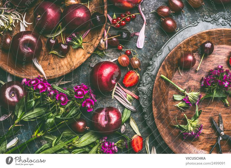 Sommer saisonal Obst und Beeren Lebensmittel Frucht Ernährung Bioprodukte Vegetarische Ernährung Diät Geschirr Teller kaufen Stil Design Gesundheit