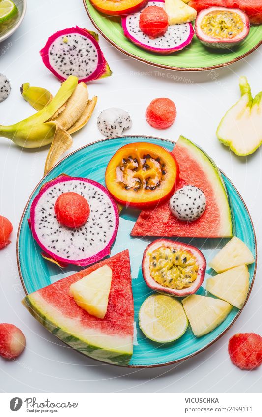 Tropische Früchte auf blauer Platte Lebensmittel Frucht Dessert Stil Design Gesundheit Gesunde Ernährung Sommer Mango Snack Wassermelone Ananas Maracuja