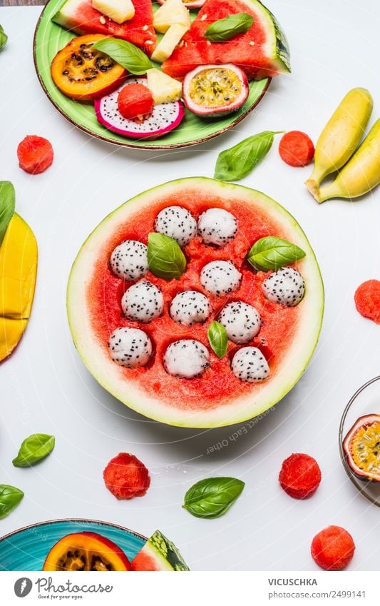 Wassermelonenschale gefüllt mit Obst Lebensmittel Frucht Dessert Ernährung Frühstück Bioprodukte Diät Stil Design Gesunde Ernährung Sommer Obstsalat Obstschale