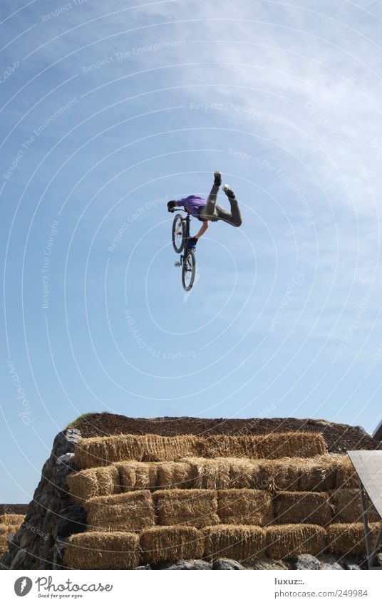 Dirt Jump Freizeit & Hobby Freiheit Fahrradfahren fliegen springen sportlich Coolness gefährlich Bewegung Leichtigkeit Rad BMX Mountainbike Funsport Himmel