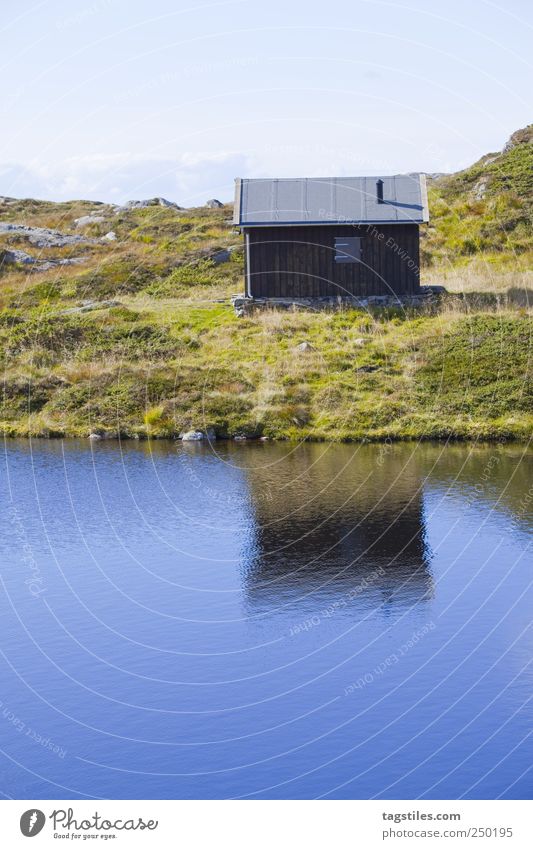 HÜTTENKÄSE Hütte wandern Bergen Norwegen Reflexion & Spiegelung Idylle Erholung Gebirgssee Skandinavien Natur unberührt Tourismus Einsamkeit tagstiles
