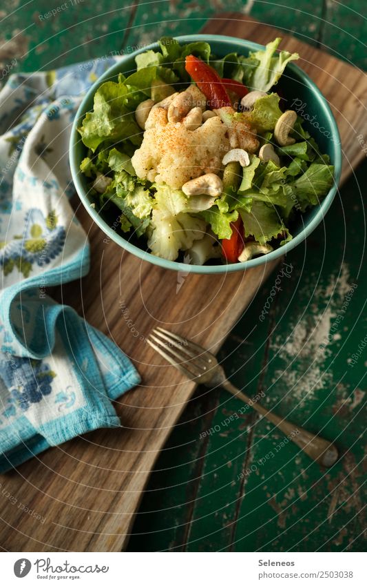 Salat Lebensmittel Gemüse Salatbeilage Blumenkohl Salatblatt Cashew Paprika Nuss Ernährung Essen Mittagessen Abendessen Picknick Bioprodukte