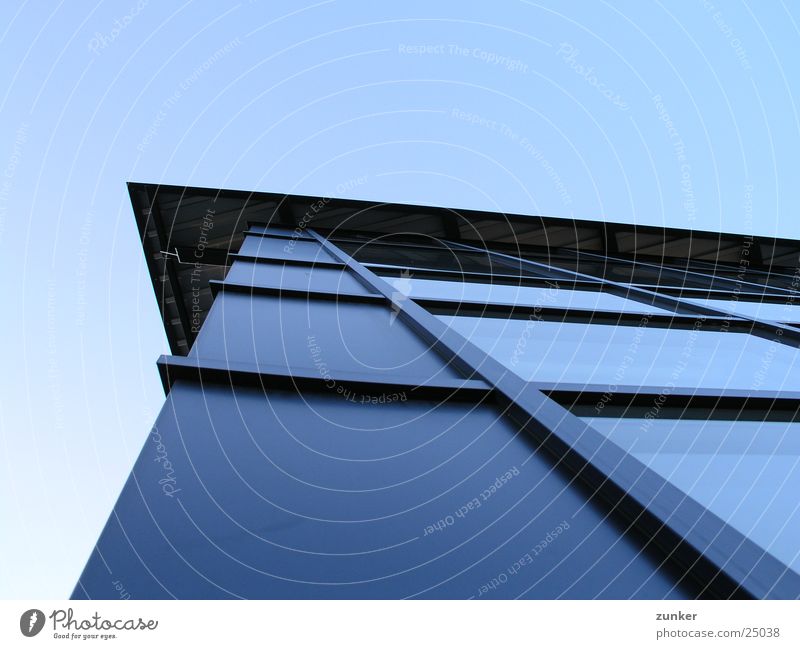 wieder so ein bild Blech Fenster Dach Architektur Himmel blau Metall Glas Perspektive