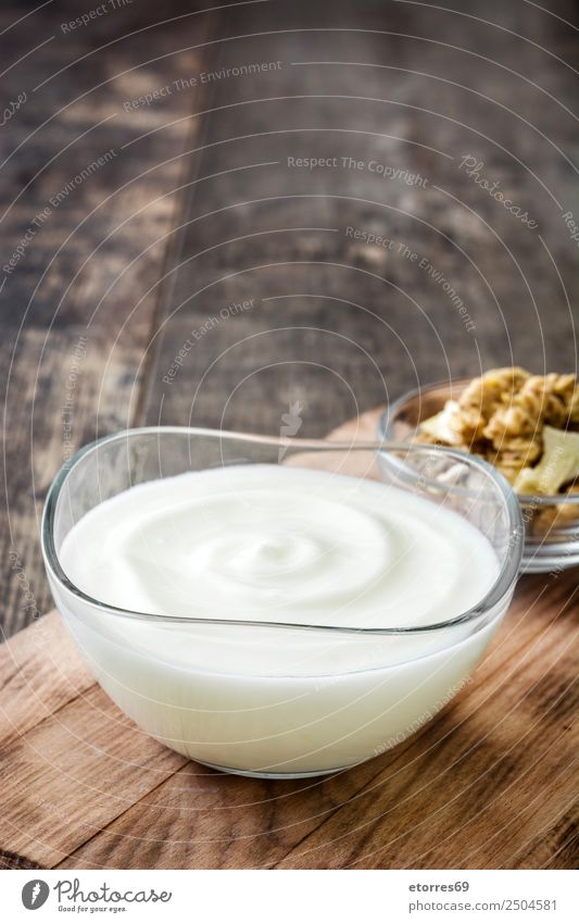 Griechischer Joghurt Auf Holztisch Ein Lizenzfreies Stock Foto Von Photocase