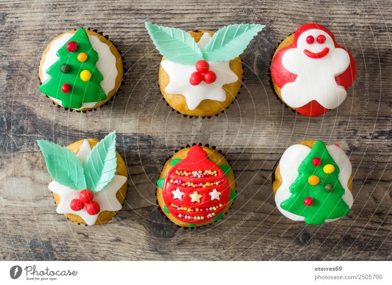 Weihnachtskuchen Lebensmittel Kuchen Dessert Süßwaren Party Feste & Feiern Weihnachten & Advent gut süß grün rot Cupcake Muffin Backwaren Weihnachtsbaum Ball
