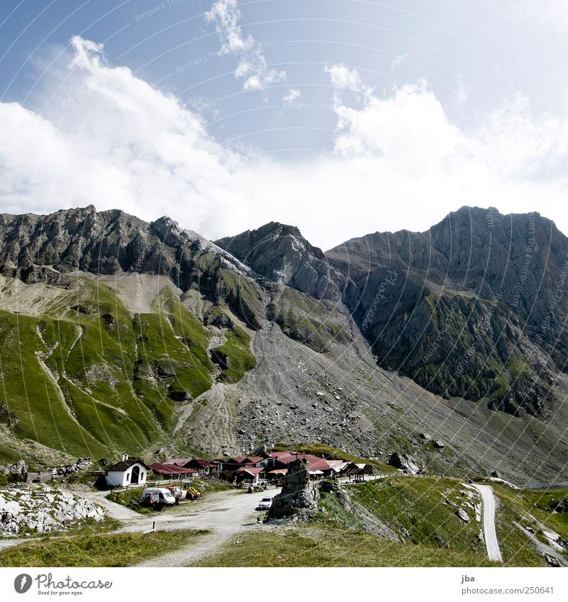 Sanetsch ruhig Tourismus Ausflug Sommer Berge u. Gebirge wandern Natur Landschaft Gras Felsen Alpen Haus Hütte Restaurant Pass Schotterweg Fußweg Stein