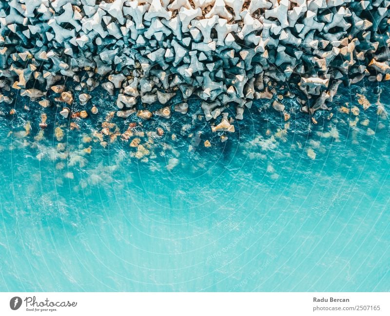 Luftaufnahme des Betonpfeilers auf dem Wasser am Schwarzen Meer Felsen Strand Buhne Hintergrundbild blau Stein Natur Ferien & Urlaub & Reisen Landschaft
