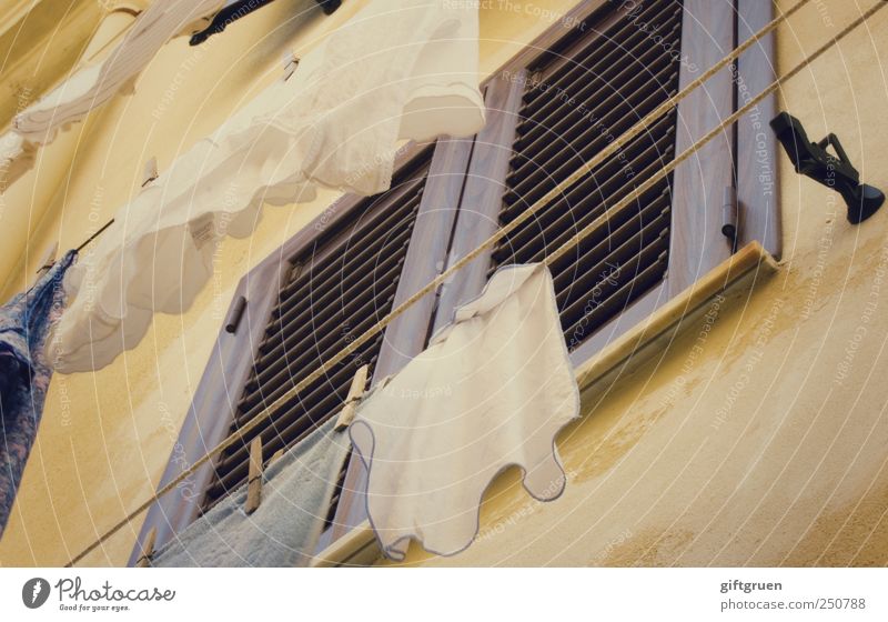 bella italia Bekleidung Unterwäsche Stoff Arbeit & Erwerbstätigkeit Wäsche Textilien Unterhose Fenster Fensterladen Wäscheleine aufhängen trocknen