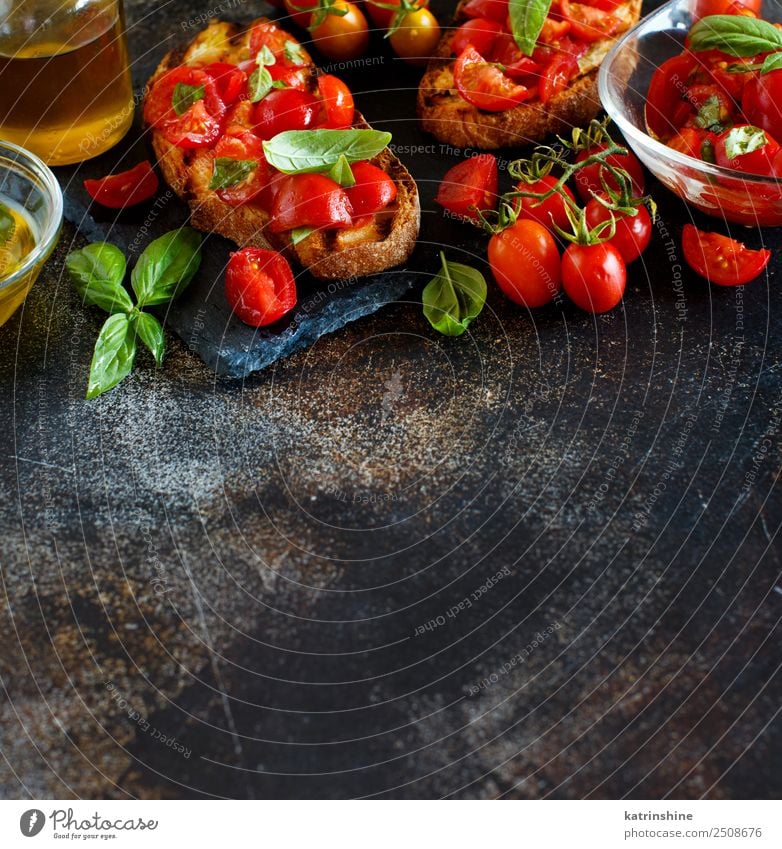 traditionelle italienische Bruschetta - Brottoast mit ...