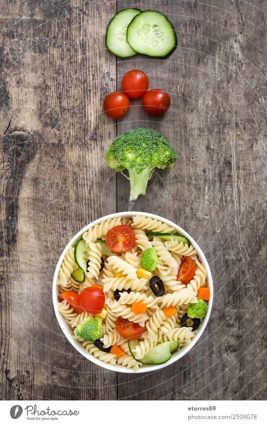 Nudelsalat Lebensmittel Gemüse Salat Salatbeilage Teigwaren Backwaren Ernährung Vegetarische Ernährung Schalen & Schüsseln Sommer frisch Gesundheit grün rot