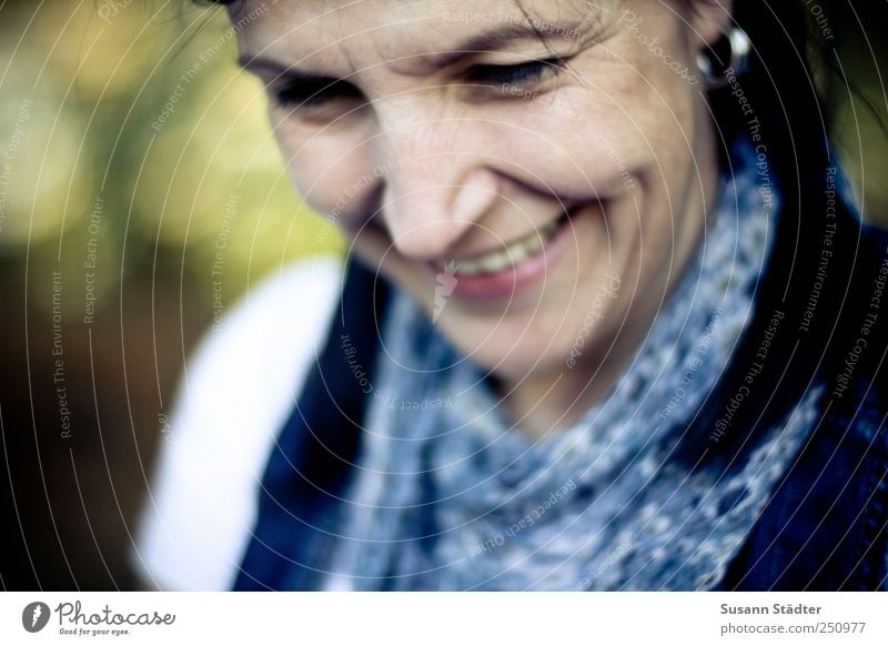[CHAMANSÜLZ 2011] flower Frau Erwachsene Haare & Frisuren Gesicht 30-45 Jahre Accessoire Ohrringe schwarzhaarig langhaarig Zopf Lächeln Blick träumen schön
