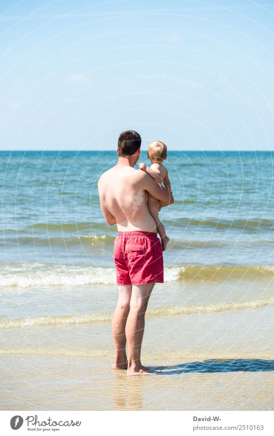 zum ersten mal am Meer... Sommer Sommerurlaub Sonne Strand Wellen Mensch maskulin Kind Baby Kleinkind Mann Erwachsene Vater Kindheit Leben 2 beobachten