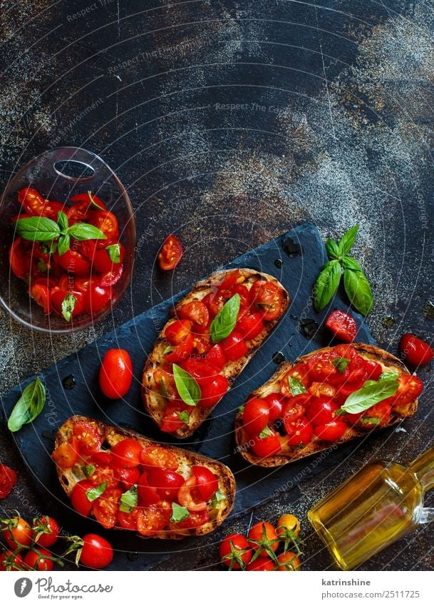 traditionelle italienische Bruschetta - Brottoast mit ...